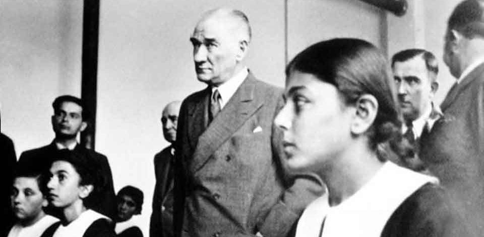 Bas-Ogretmen-Ataturk